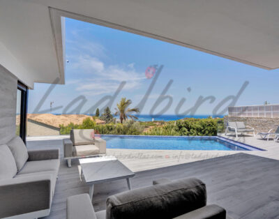 LB025 Stunning modern villa with infinity pool and spectacular views